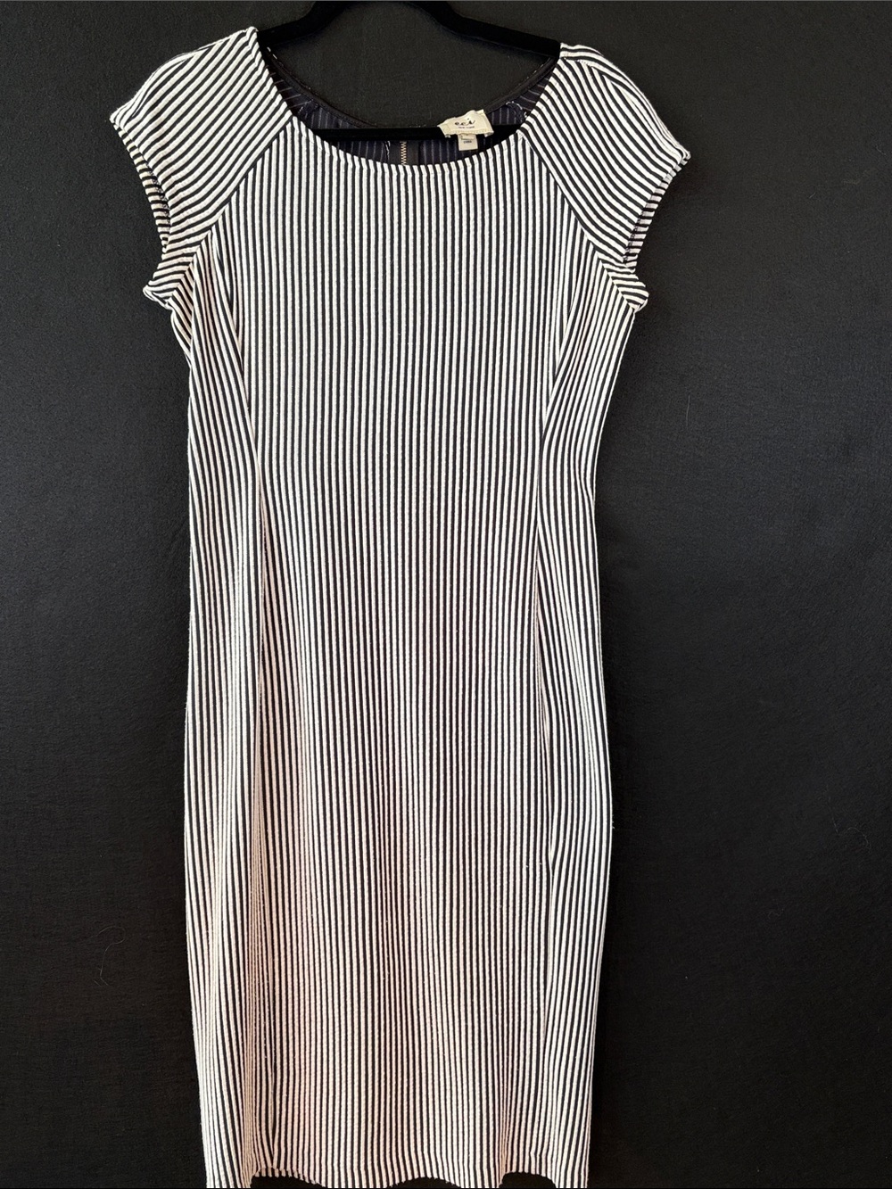 eci New York Black & White Textured Vertical Stripe Cap-Sleeve Midi Dress Size 6